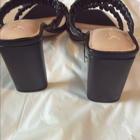 Modern Black Ruched Leather Heels - Picture 7 of 9